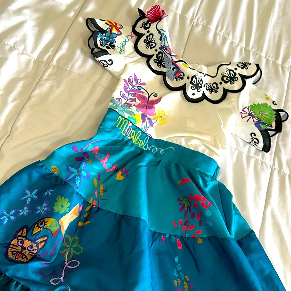 Mirabel Costume size 7/8